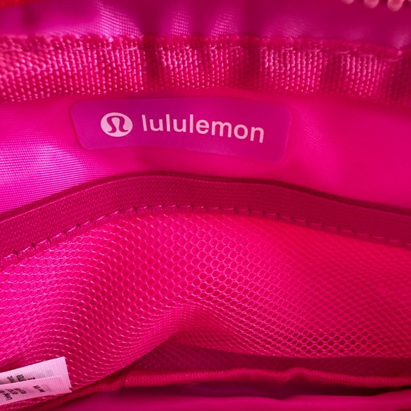 Lululemon Everywhere belt bag 1L Sonic Pink - Picture 6 of 12